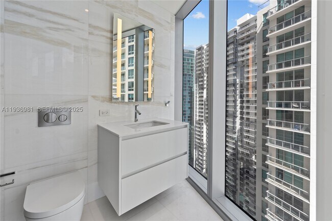 Building Photo - 300 Biscayne Blvd