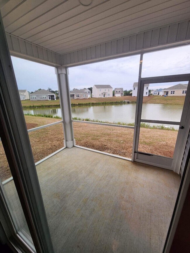 Building Photo - 323 Vaccaro Dr