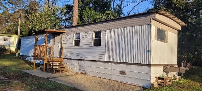 Building Photo - 205-437 Holt Ave