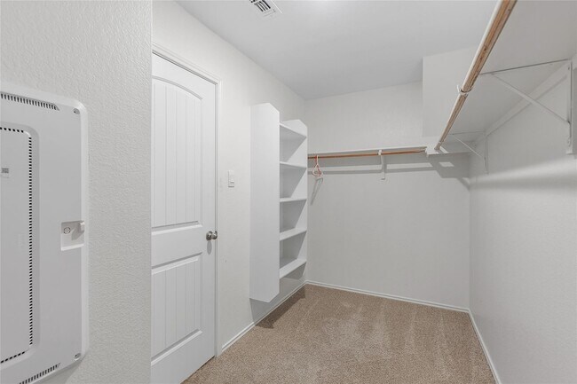 Building Photo - 133 Frogmore Lp