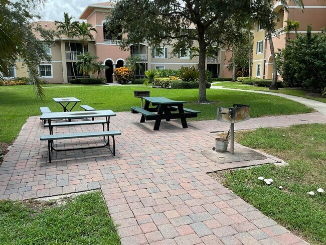 Building Photo - 6529 Emerald Dunes Dr