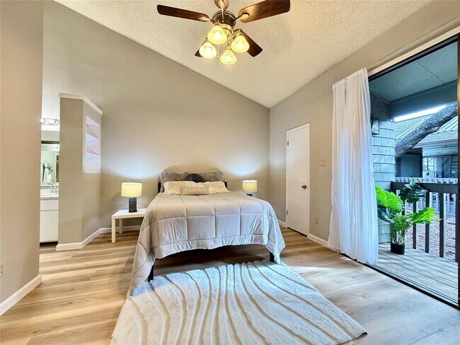 Building Photo - 7122 Wood Hollow Dr
