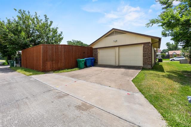 Building Photo - 2219 Greenvalley Dr
