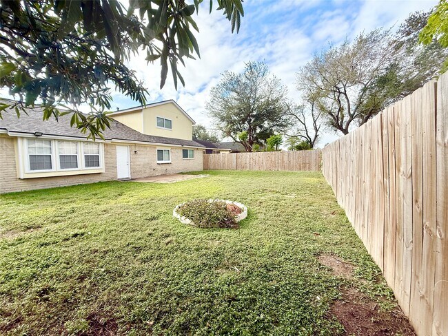 Building Photo - 10423 Kirkshire Dr