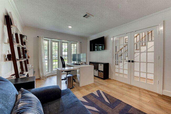 Building Photo - 2406 Blue Water Ln