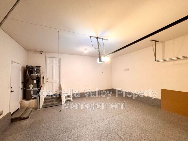 Building Photo - 138 Shoreline Dr