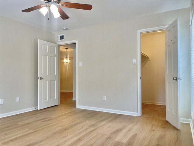 Building Photo - 1311 Antoine Dr