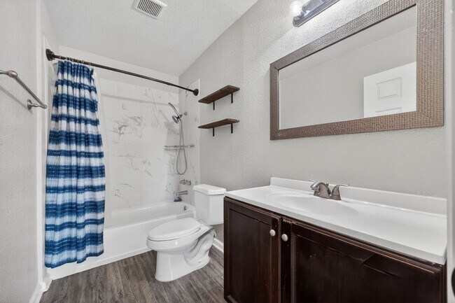 Building Photo - Upgraded 1 Bedroom Unit with Spacious Bedroom!