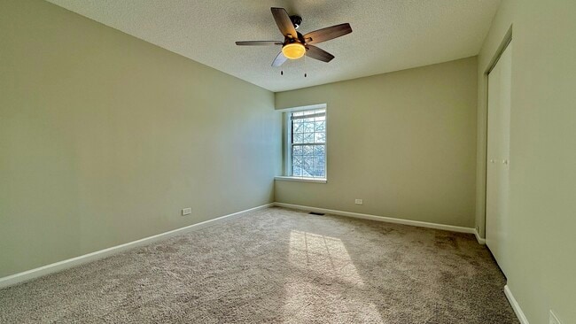 Building Photo - 10 Rugby Ct