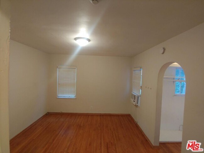 Building Photo - 9066 Shoreham Dr