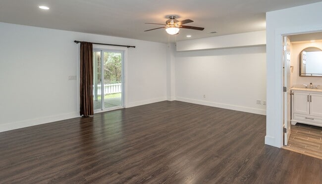 Building Photo - Home on Ladies Island