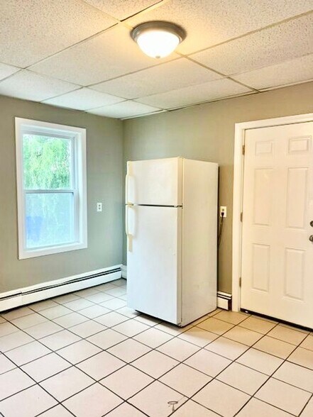 Building Photo - 22-24 Lawn Avenue - Unit #1R