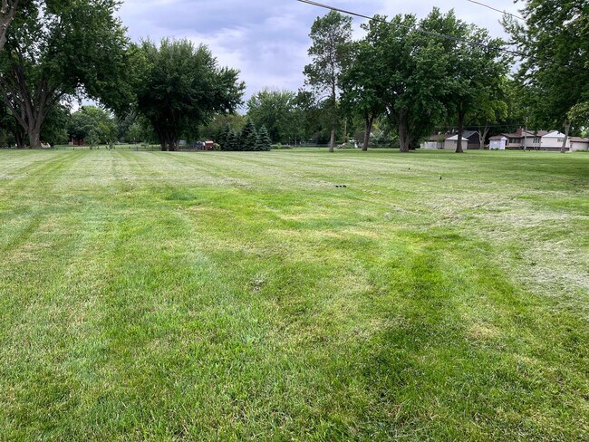 Building Photo - 2 Bed East Side Ranch with Partly Finished Basement!