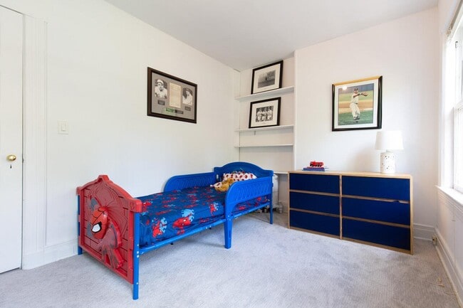 Building Photo - 557 Martling Ave