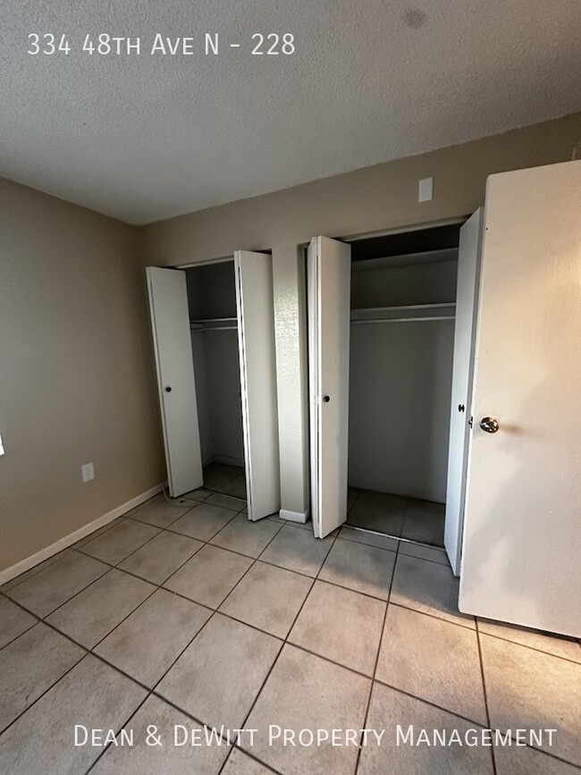 Building Photo - 1/1 Condo in St. Pete - For Rent