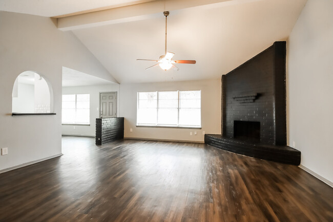 Building Photo - 6615 Brookgate Dr