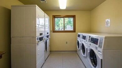 Building Photo - 933 N Rose St