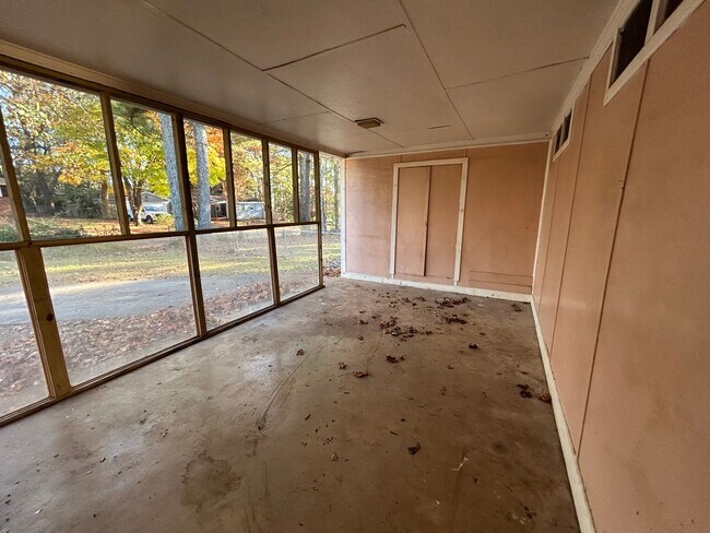 Building Photo - 3901 Ellen Dr NW