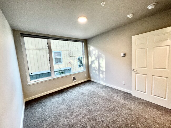 Building Photo - 1925 S I St