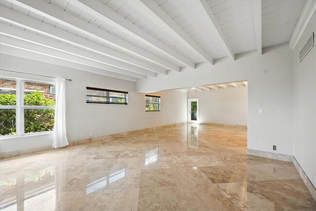 Building Photo - 632 N Lakeside Dr