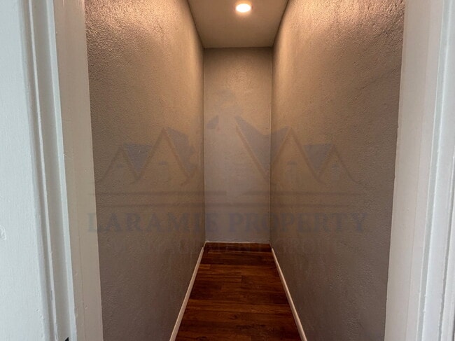 Building Photo - 1 bedroom near Downtown