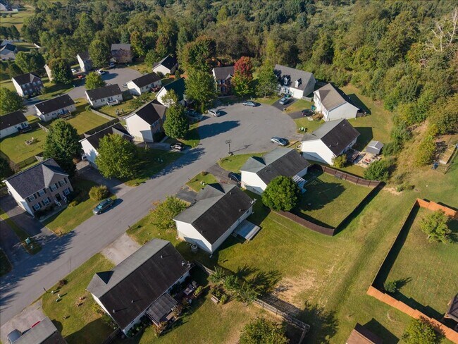 Building Photo - 170 Wistaria Dr