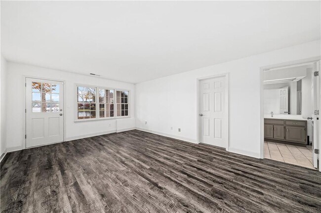 Building Photo - 135 Staghound Ct