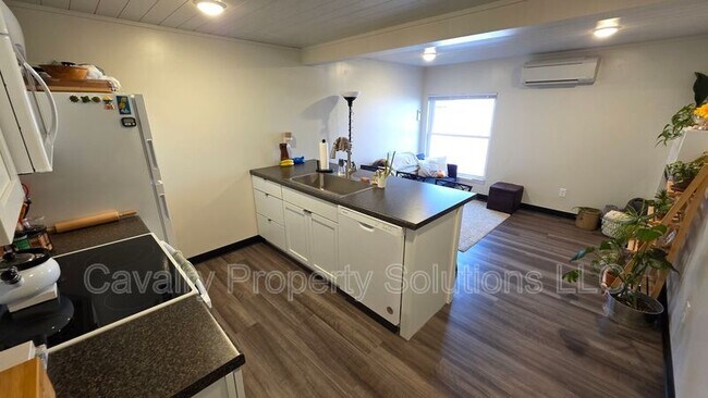 Building Photo - 3947 E Calvary Rd