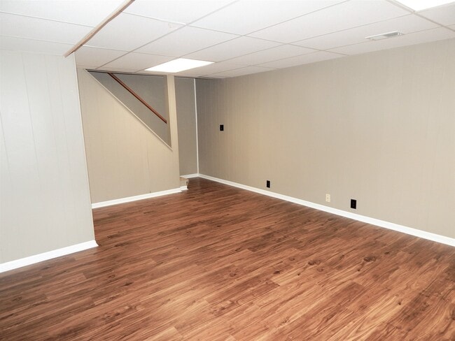 Building Photo - 214 Redwood Ct