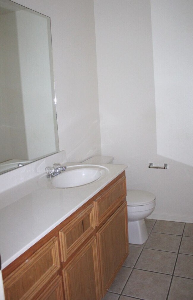 Building Photo - 1402 Chips Dr