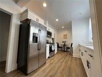Building Photo - 601 W 41st St