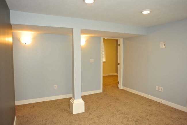 Building Photo - 1213 Lake Michigan Dr NW