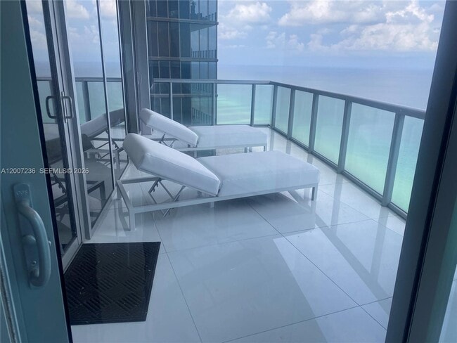 Building Photo - 17121 Collins Ave