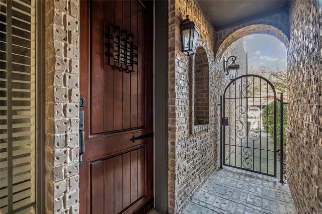 Building Photo - 932 Brook Forest Ln