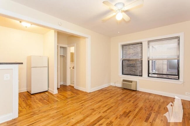 Building Photo - 0 bedroom in Chicago IL 60657