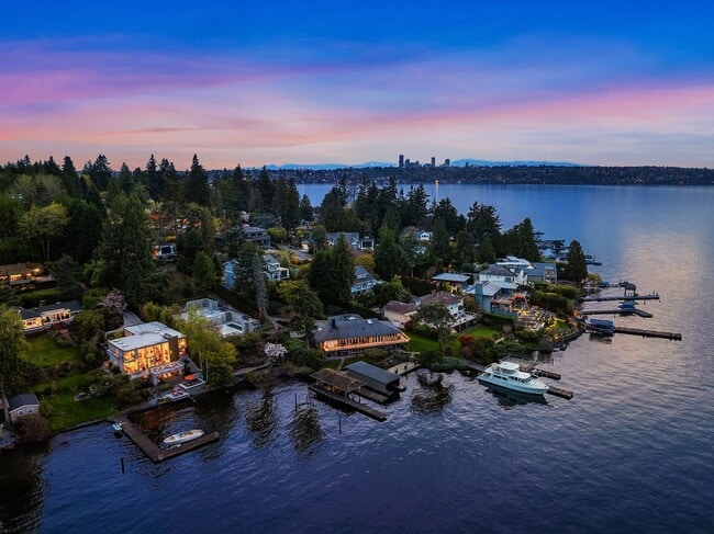 Building Photo - 3Bd/3.5Ba Mercer Island House