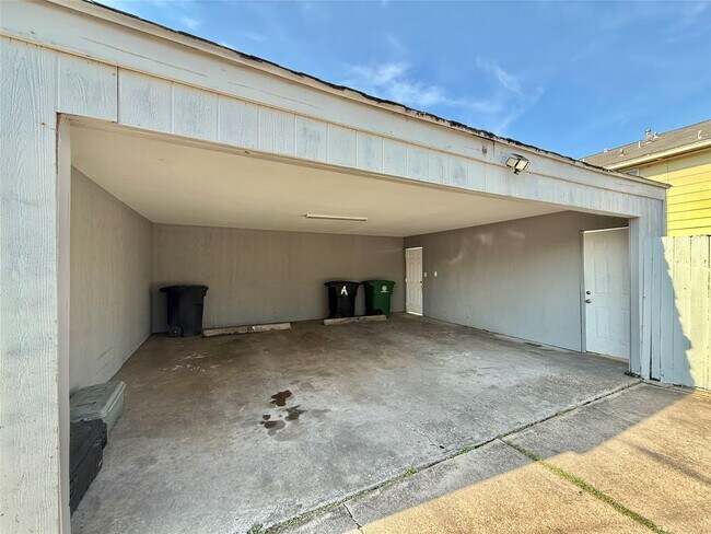 Building Photo - 7119 S Gessner Rd