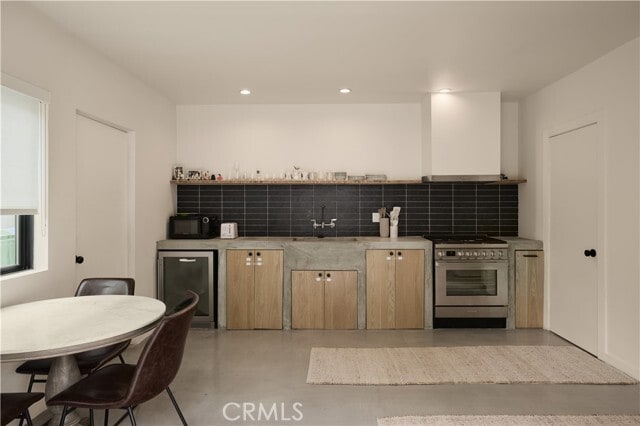 Building Photo - 13916 La Maida St