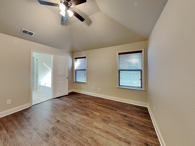 Building Photo - 5860 Burgundy Rose Dr