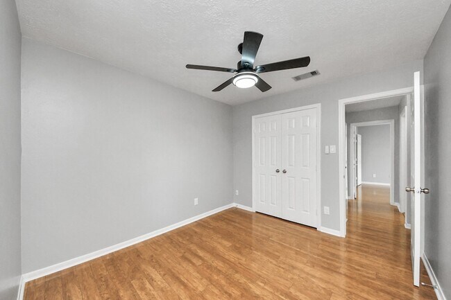 Building Photo - 20922 Whitevine Way