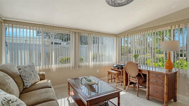 Building Photo - 817 Harbor Dr S