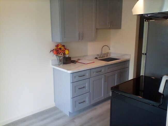 Building Photo - 400 Corcoran Ave