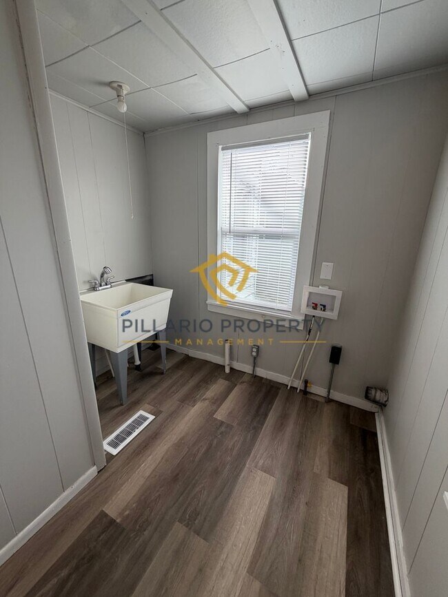 Building Photo - Near Anderson University 2 Bedroom on Corner Lot with Garage, Available NOW!