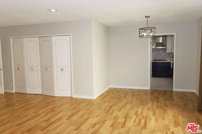 Building Photo - 1025 S Sherbourne Dr