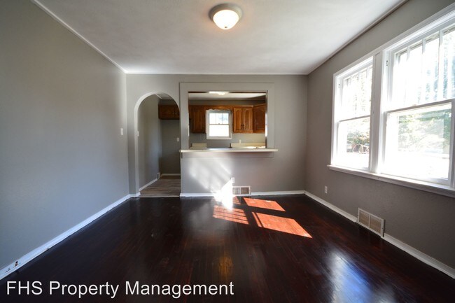 Building Photo - 202 N Scenic Ave