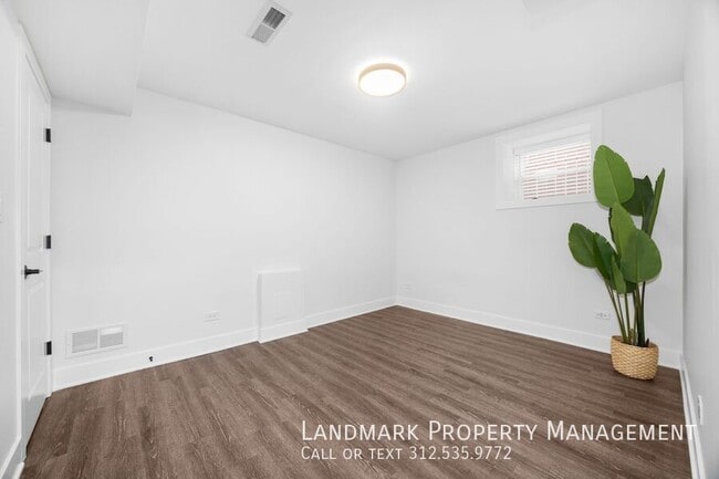 Building Photo - 4836 N Albany Ave