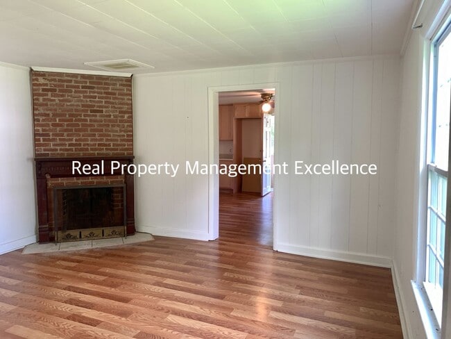 Building Photo - Historical Home, 2 Bed, In Downtown Wake Forest, Available Now!
