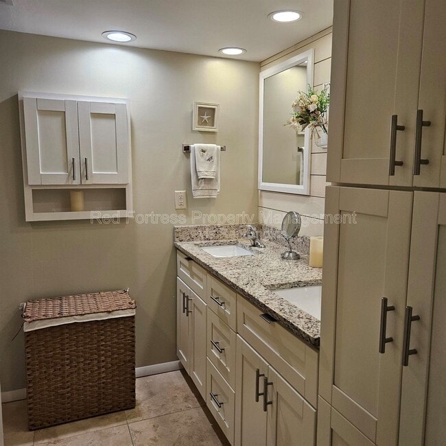 Building Photo - 5710 Trailwinds Dr