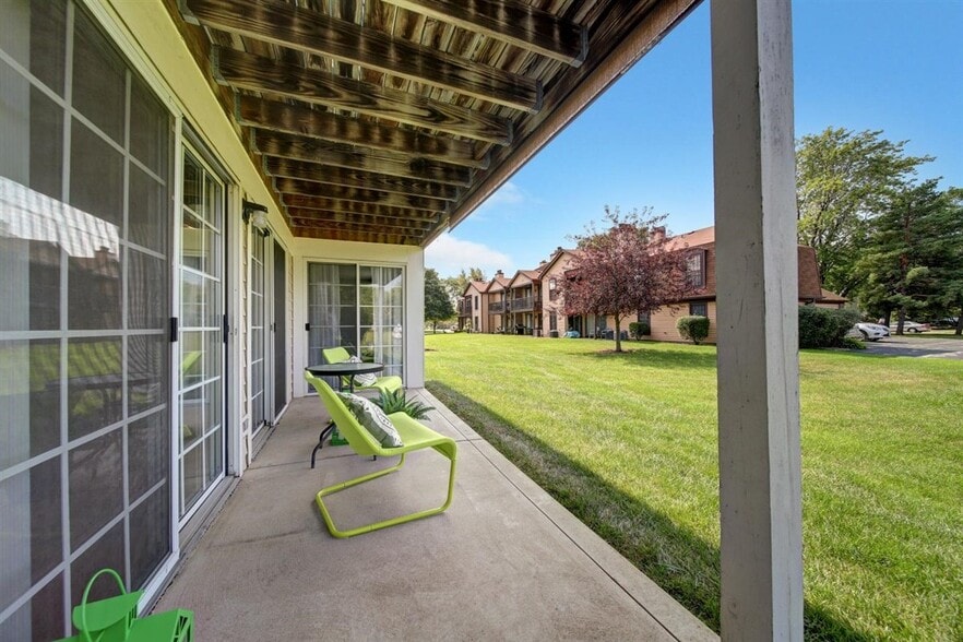 Building Photo - 5S530 Scots Dr