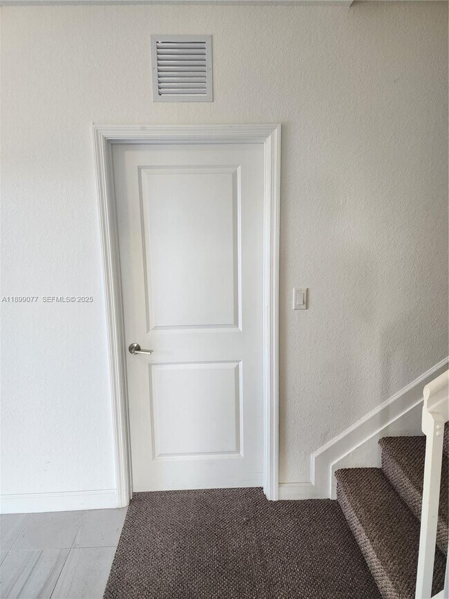 Building Photo - 452 NW 12th Pl